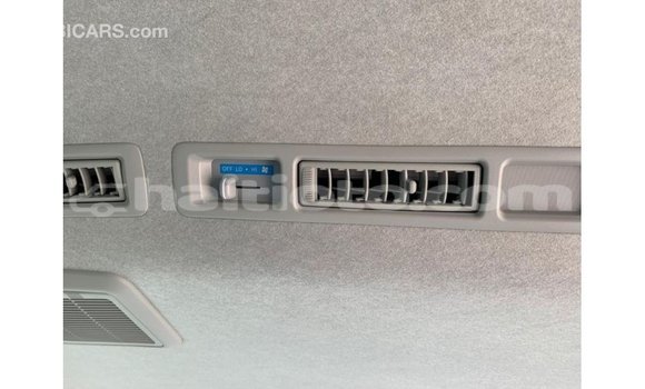 Acheter Import Voiture Toyota Hiace Blanc à Import - Dubai, Artibonite Acheter Import Voiture Toyota Hiace Blanc à Import - Dubai, Artibonite