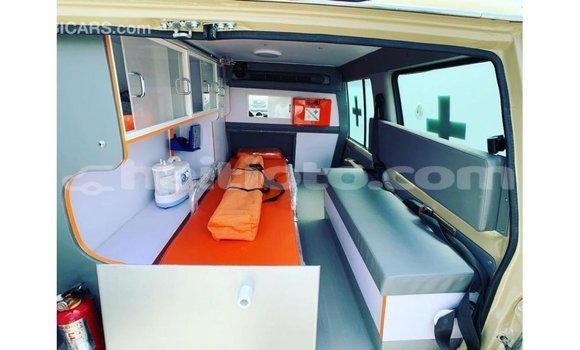 Acheter Import Voiture Toyota Land Cruiser Beige à Import - Dubai, Artibonite Acheter Import Voiture Toyota Land Cruiser Beige à Import - Dubai, Artibonite