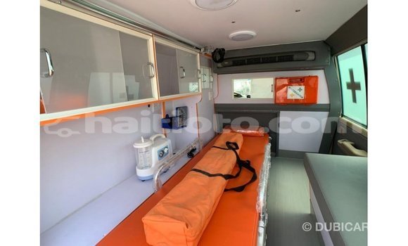 Acheter Import Voiture Toyota Land Cruiser Beige à Import - Dubai, Artibonite Acheter Import Voiture Toyota Land Cruiser Beige à Import - Dubai, Artibonite