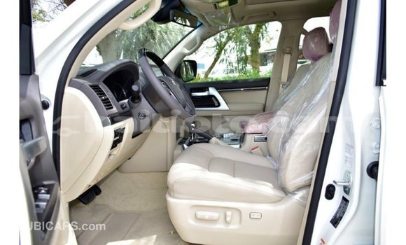 Acheter Import Voiture Toyota Land Cruiser Blanc à Import - Dubai, Artibonite Acheter Import Voiture Toyota Land Cruiser Blanc à Import - Dubai, Artibonite