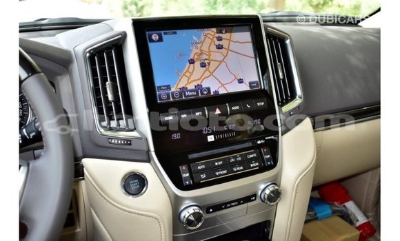 Acheter Import Voiture Toyota Land Cruiser Blanc à Import - Dubai, Artibonite Acheter Import Voiture Toyota Land Cruiser Blanc à Import - Dubai, Artibonite