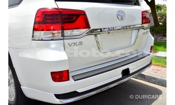 Acheter Import Voiture Toyota Land Cruiser Blanc à Import - Dubai, Artibonite Acheter Import Voiture Toyota Land Cruiser Blanc à Import - Dubai, Artibonite