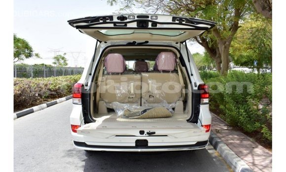 Acheter Import Voiture Toyota Land Cruiser Blanc à Import - Dubai, Artibonite Acheter Import Voiture Toyota Land Cruiser Blanc à Import - Dubai, Artibonite