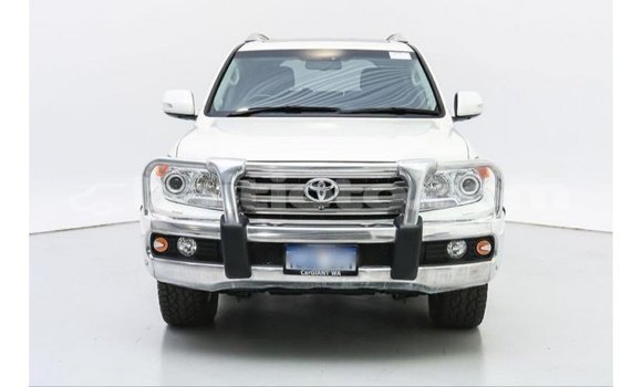 Acheter Import Voiture Toyota Land Cruiser Blanc à Import - Dubai, Artibonite Acheter Import Voiture Toyota Land Cruiser Blanc à Import - Dubai, Artibonite