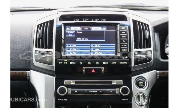 Acheter Import Voiture Toyota Land Cruiser Blanc à Import - Dubai, Artibonite Acheter Import Voiture Toyota Land Cruiser Blanc à Import - Dubai, Artibonite