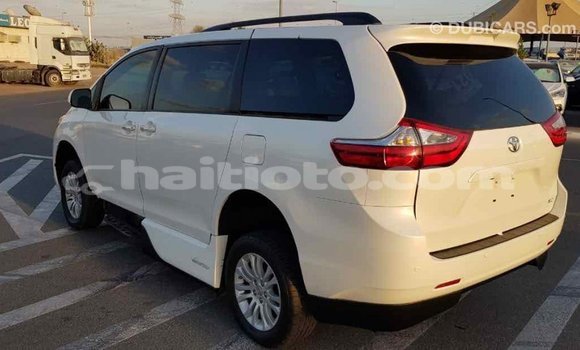 Acheter Import Voiture Toyota Sienna Blanc à Import - Dubai, Artibonite Acheter Import Voiture Toyota Sienna Blanc à Import - Dubai, Artibonite