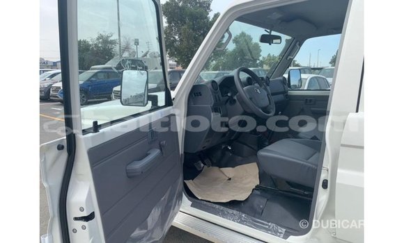 Buy Import Toyota Land Cruiser White Car in Import - Dubai in Artibonite Buy Import Toyota Land Cruiser White Car in Import - Dubai in Artibonite