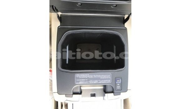 Acheter Import Voiture Toyota Land Cruiser Bleu à Import - Dubai, Artibonite Acheter Import Voiture Toyota Land Cruiser Bleu à Import - Dubai, Artibonite