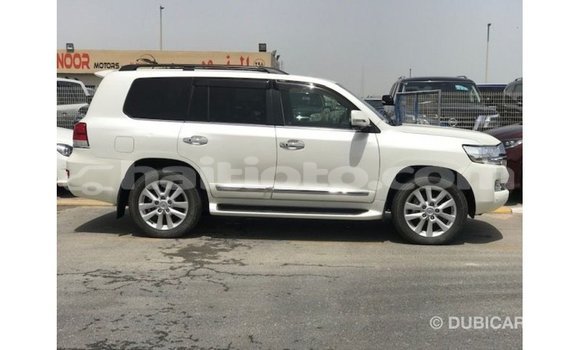 Acheter Import Voiture Toyota Land Cruiser Blanc à Import - Dubai, Artibonite Acheter Import Voiture Toyota Land Cruiser Blanc à Import - Dubai, Artibonite