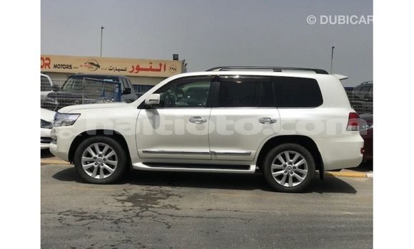 Acheter Import Voiture Toyota Land Cruiser Blanc à Import - Dubai, Artibonite Acheter Import Voiture Toyota Land Cruiser Blanc à Import - Dubai, Artibonite