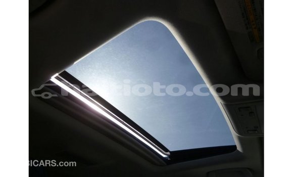 Acheter Import Voiture Toyota Land Cruiser Blanc à Import - Dubai, Artibonite Acheter Import Voiture Toyota Land Cruiser Blanc à Import - Dubai, Artibonite