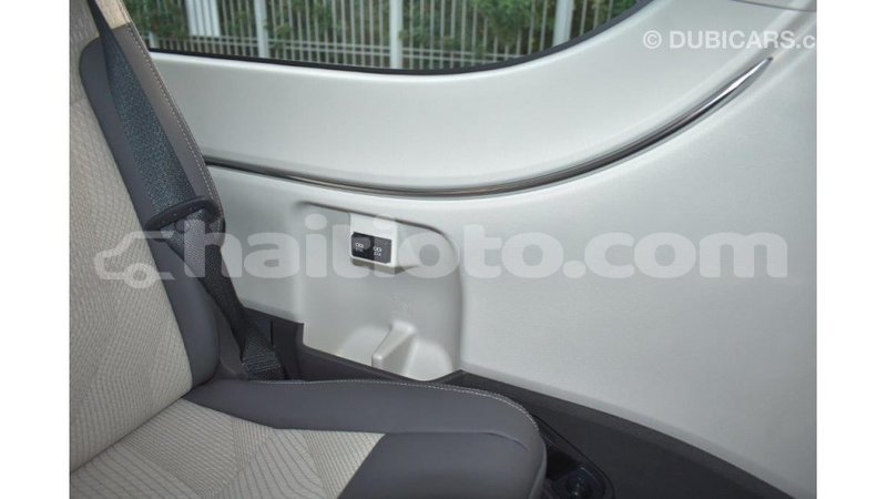 Big with watermark toyota hiace artibonite import dubai 3129