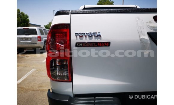 Acheter Import Voiture Toyota Hilux Blanc à Import - Dubai, Artibonite Acheter Import Voiture Toyota Hilux Blanc à Import - Dubai, Artibonite
