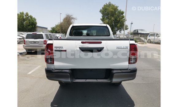 Acheter Import Voiture Toyota Hilux Blanc à Import - Dubai, Artibonite Acheter Import Voiture Toyota Hilux Blanc à Import - Dubai, Artibonite