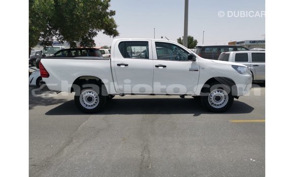 Acheter Import Voiture Toyota Hilux Blanc à Import - Dubai, Artibonite Acheter Import Voiture Toyota Hilux Blanc à Import - Dubai, Artibonite