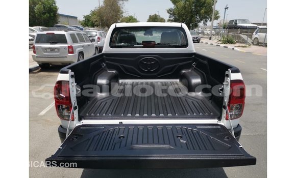Acheter Import Voiture Toyota Hilux Blanc à Import - Dubai, Artibonite Acheter Import Voiture Toyota Hilux Blanc à Import - Dubai, Artibonite
