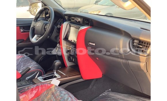 Buy Import Toyota Fortuner White Car in Import - Dubai in Artibonite Buy Import Toyota Fortuner White Car in Import - Dubai in Artibonite