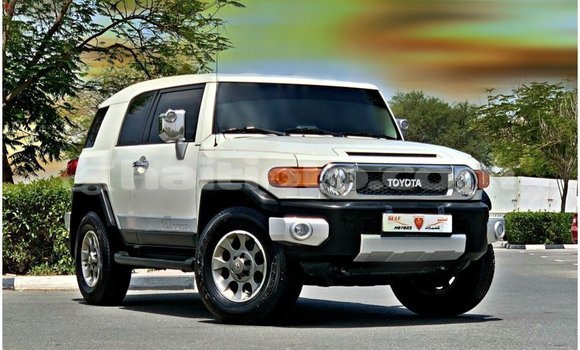Buy Import Toyota FJ Cruiser White Car in Import - Dubai in Artibonite