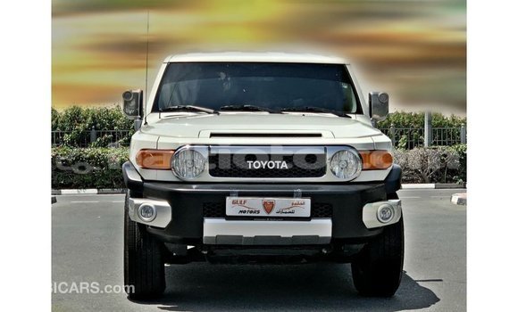 Acheter Import Voiture Toyota FJ Cruiser Blanc à Import - Dubai, Artibonite Acheter Import Voiture Toyota FJ Cruiser Blanc à Import - Dubai, Artibonite