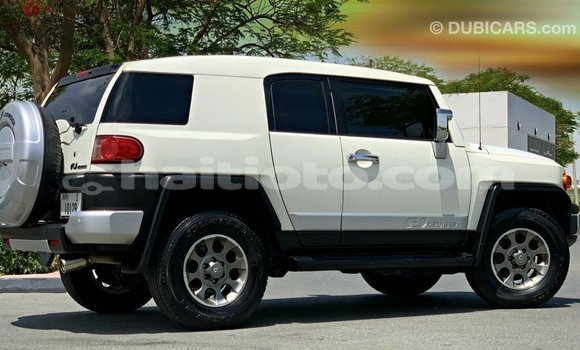 Acheter Import Voiture Toyota FJ Cruiser Blanc à Import - Dubai, Artibonite Acheter Import Voiture Toyota FJ Cruiser Blanc à Import - Dubai, Artibonite