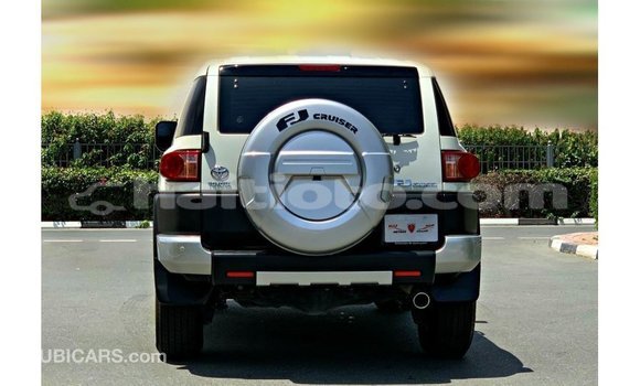 Acheter Import Voiture Toyota FJ Cruiser Blanc à Import - Dubai, Artibonite Acheter Import Voiture Toyota FJ Cruiser Blanc à Import - Dubai, Artibonite