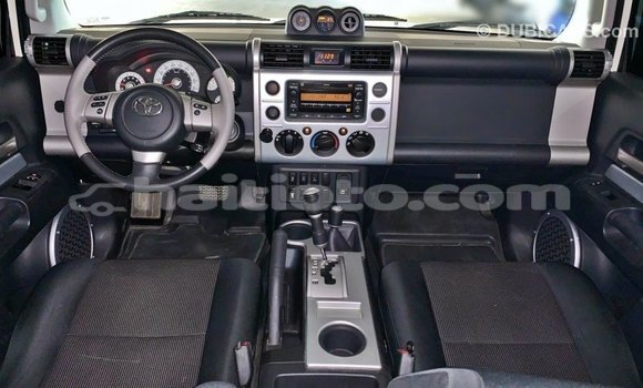 Acheter Import Voiture Toyota FJ Cruiser Blanc à Import - Dubai, Artibonite Acheter Import Voiture Toyota FJ Cruiser Blanc à Import - Dubai, Artibonite