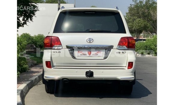 Acheter Import Voiture Toyota Land Cruiser Blanc à Import - Dubai, Artibonite Acheter Import Voiture Toyota Land Cruiser Blanc à Import - Dubai, Artibonite