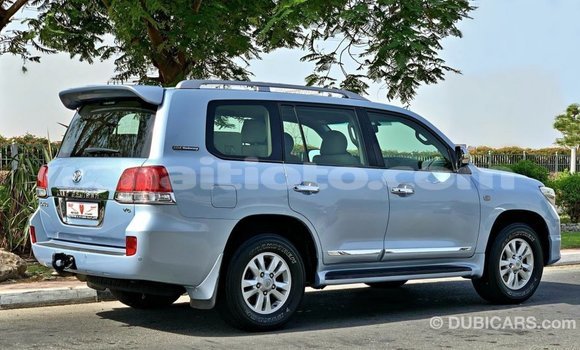 Acheter Import Voiture Toyota Land Cruiser Bleu à Import - Dubai, Artibonite Acheter Import Voiture Toyota Land Cruiser Bleu à Import - Dubai, Artibonite