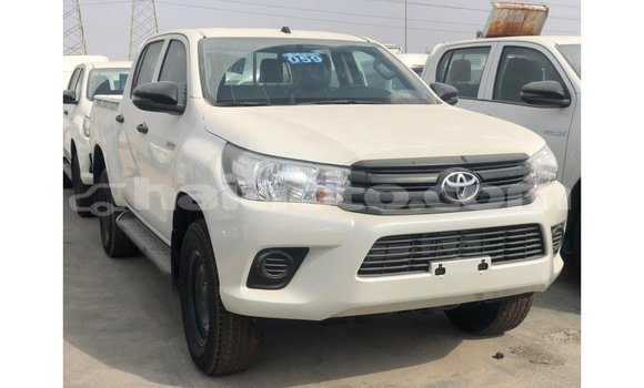 Acheter Import Voiture Toyota Hilux Blanc à Import - Dubai, Artibonite