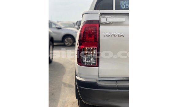 Buy Import Toyota Hilux White Car in Import - Dubai in Artibonite Buy Import Toyota Hilux White Car in Import - Dubai in Artibonite