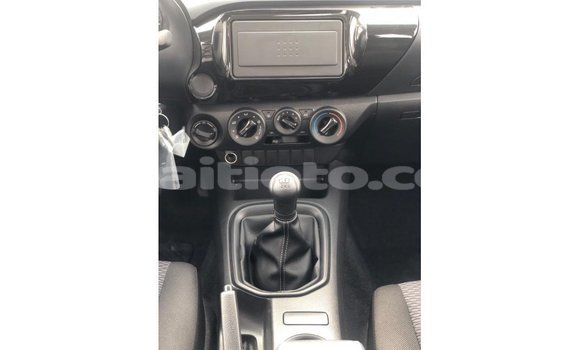 Buy Import Toyota Hilux White Car in Import - Dubai in Artibonite Buy Import Toyota Hilux White Car in Import - Dubai in Artibonite