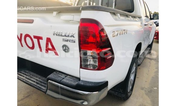 Acheter Import Voiture Toyota Hilux Blanc à Import - Dubai, Artibonite Acheter Import Voiture Toyota Hilux Blanc à Import - Dubai, Artibonite