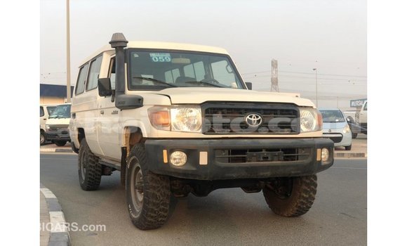 Acheter Import Voiture Toyota Land Cruiser Blanc à Import - Dubai, Artibonite Acheter Import Voiture Toyota Land Cruiser Blanc à Import - Dubai, Artibonite