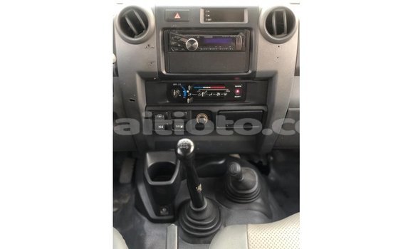 Acheter Import Voiture Toyota Land Cruiser Blanc à Import - Dubai, Artibonite Acheter Import Voiture Toyota Land Cruiser Blanc à Import - Dubai, Artibonite