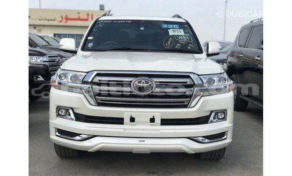 Acheter Import Voiture Toyota Land Cruiser Blanc à Import - Dubai, Artibonite Acheter Import Voiture Toyota Land Cruiser Blanc à Import - Dubai, Artibonite