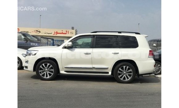 Acheter Import Voiture Toyota Land Cruiser Blanc à Import - Dubai, Artibonite Acheter Import Voiture Toyota Land Cruiser Blanc à Import - Dubai, Artibonite