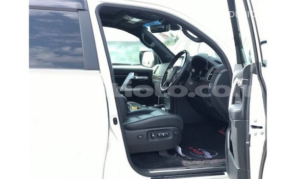 Acheter Import Voiture Toyota Land Cruiser Blanc à Import - Dubai, Artibonite Acheter Import Voiture Toyota Land Cruiser Blanc à Import - Dubai, Artibonite