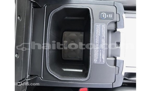 Acheter Import Voiture Toyota Land Cruiser Blanc à Import - Dubai, Artibonite Acheter Import Voiture Toyota Land Cruiser Blanc à Import - Dubai, Artibonite