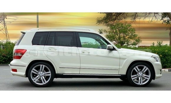 Buy Import Mercedes-Benz 190 (W201) White Car in Import - Dubai in Artibonite Buy Import Mercedes-Benz 190 (W201) White Car in Import - Dubai in Artibonite