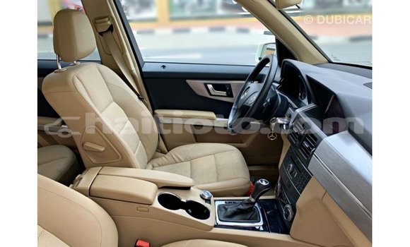 Buy Import Mercedes-Benz 190 (W201) White Car in Import - Dubai in Artibonite Buy Import Mercedes-Benz 190 (W201) White Car in Import - Dubai in Artibonite
