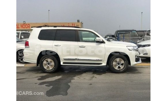 Acheter Import Voiture Toyota Land Cruiser Blanc à Import - Dubai, Artibonite Acheter Import Voiture Toyota Land Cruiser Blanc à Import - Dubai, Artibonite