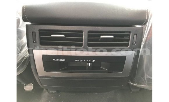 Acheter Import Voiture Toyota Land Cruiser Blanc à Import - Dubai, Artibonite Acheter Import Voiture Toyota Land Cruiser Blanc à Import - Dubai, Artibonite