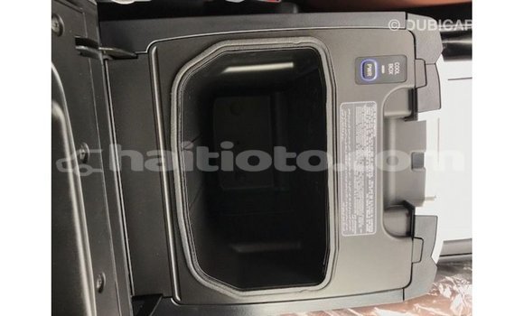 Acheter Import Voiture Toyota Land Cruiser Blanc à Import - Dubai, Artibonite Acheter Import Voiture Toyota Land Cruiser Blanc à Import - Dubai, Artibonite