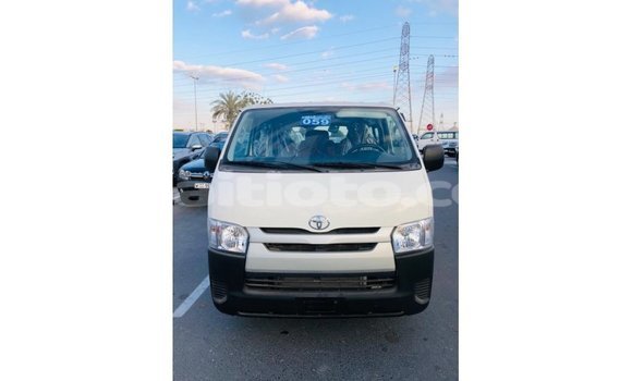 Acheter Import Voiture Toyota Hiace Blanc à Import - Dubai, Artibonite Acheter Import Voiture Toyota Hiace Blanc à Import - Dubai, Artibonite
