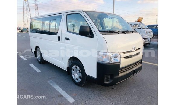 Acheter Import Voiture Toyota Hiace Blanc à Import - Dubai, Artibonite Acheter Import Voiture Toyota Hiace Blanc à Import - Dubai, Artibonite