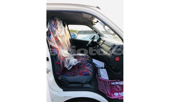 Acheter Import Voiture Toyota Hiace Blanc à Import - Dubai, Artibonite Acheter Import Voiture Toyota Hiace Blanc à Import - Dubai, Artibonite