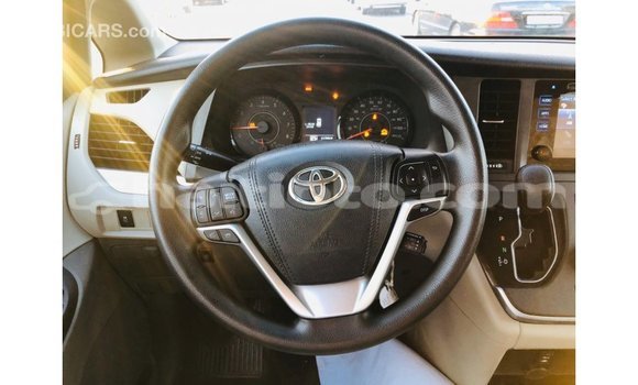 Buy Import Toyota Sienna White Car in Import - Dubai in Artibonite Buy Import Toyota Sienna White Car in Import - Dubai in Artibonite