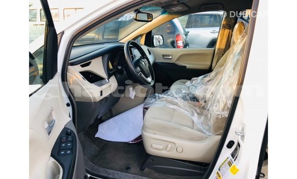 Buy Import Toyota Sienna White Car in Import - Dubai in Artibonite Buy Import Toyota Sienna White Car in Import - Dubai in Artibonite