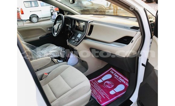 Buy Import Toyota Sienna White Car in Import - Dubai in Artibonite Buy Import Toyota Sienna White Car in Import - Dubai in Artibonite
