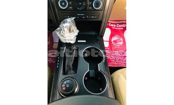 Acheter Import Voiture Ford Explorer Rouge à Import - Dubai, Artibonite Acheter Import Voiture Ford Explorer Rouge à Import - Dubai, Artibonite